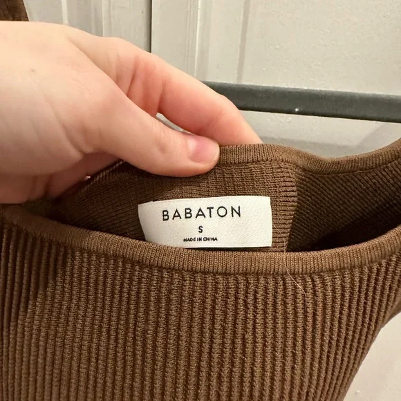 ⭐️NWT Aritzia Babaton Contour Tank Top⭐️ - Picture 5 of 6